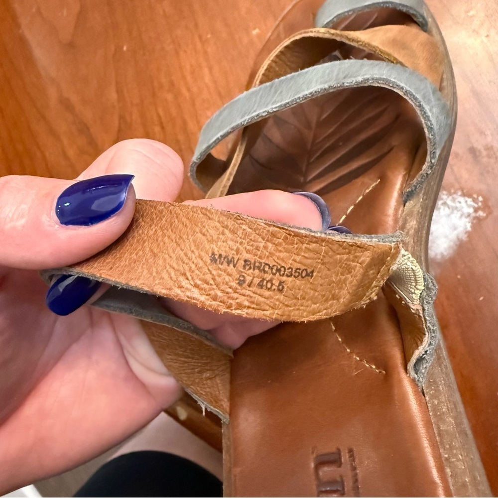Women’s Born Leather Sandals with Brown and gray Straps size 9 - Picture 8 of 8